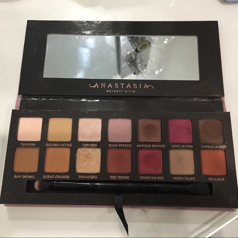 Anastasia Modern Renaissance Palette 🎨