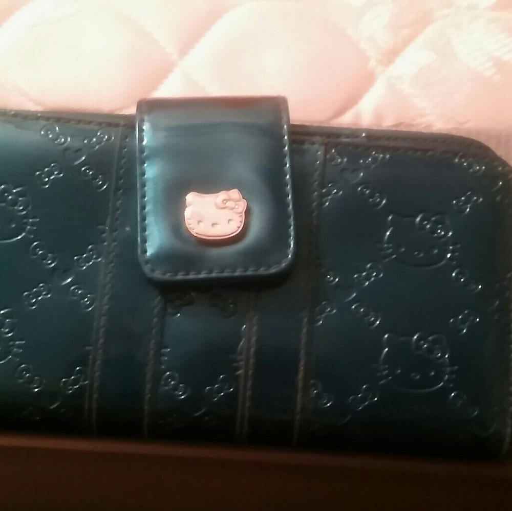Hello kitty patent leather wallet
