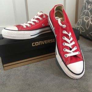 Woman’s Red Converse Size 7