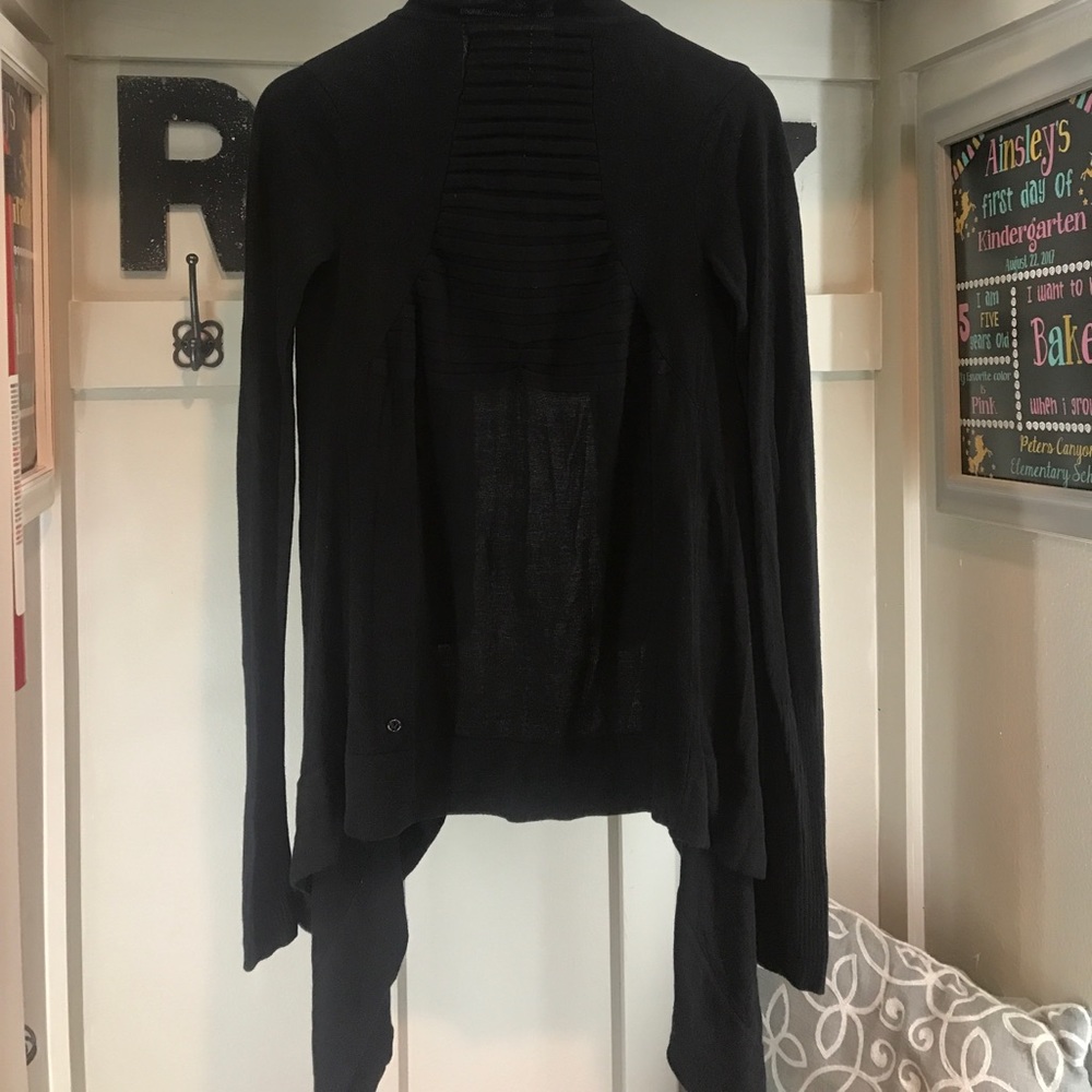 Lululemon Woman’s sweater size 6