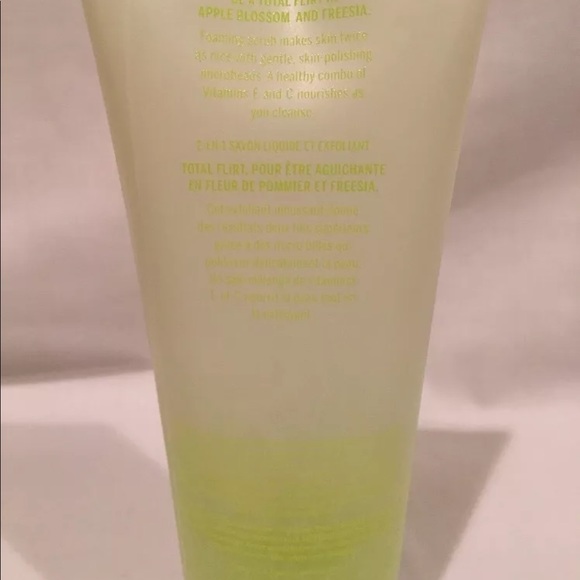 NEW Victoria's Secret PINK Flirt 2in1 Wash & Scrub - Picture 2 of 2