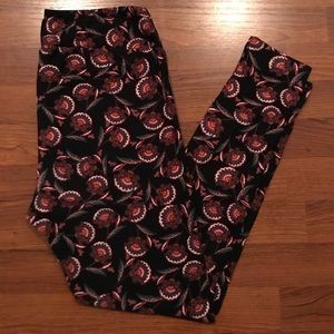 LuLaRoe TC Leggings-Black background floral