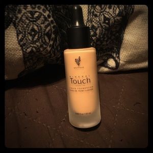 Younique Mineral Touch Foundation