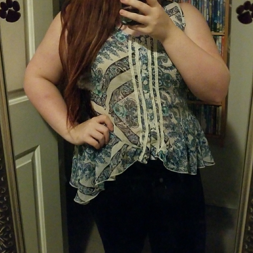 Paisley loose high-low button up tank