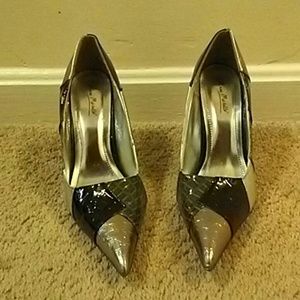 Black multi color shoe