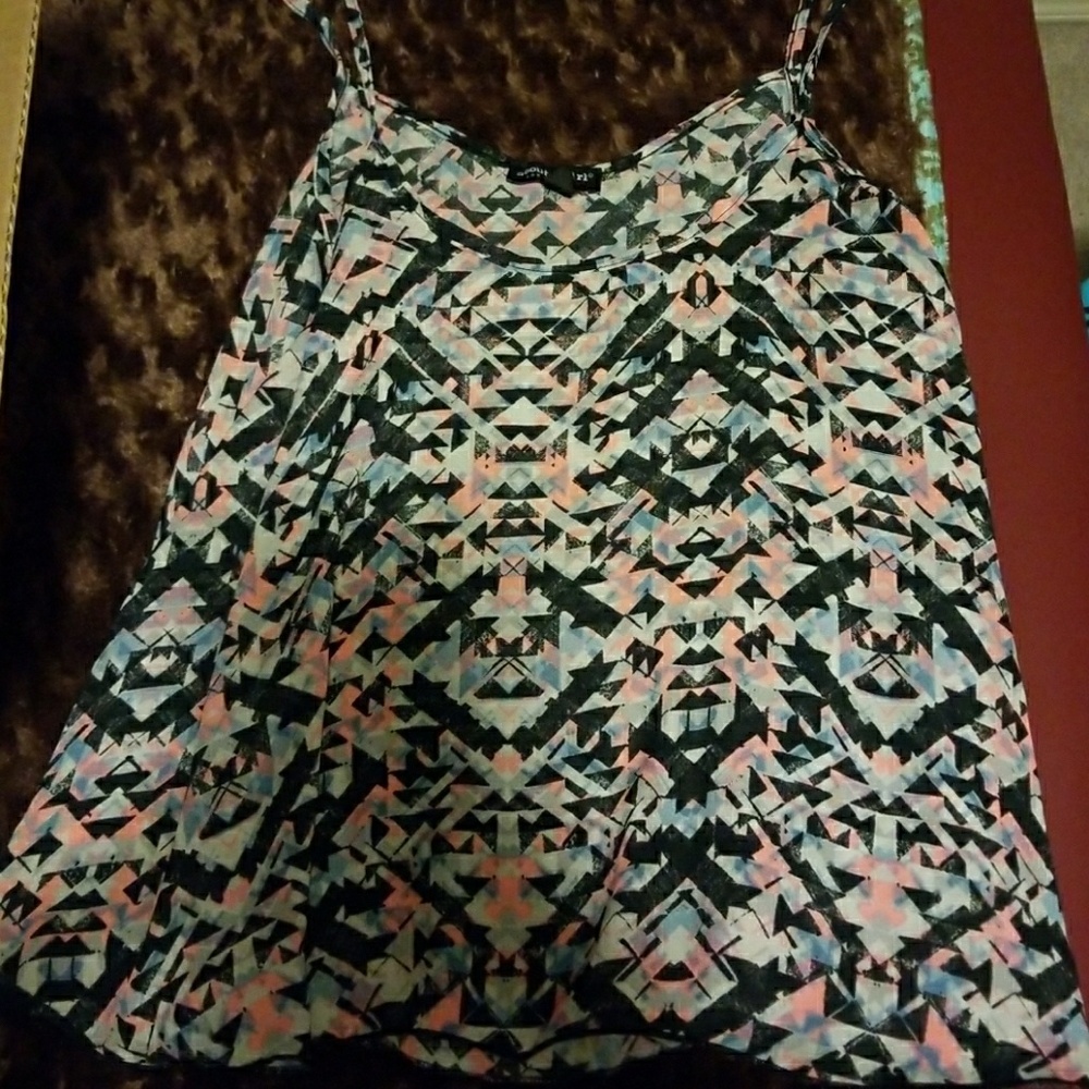 Loose patterned tank