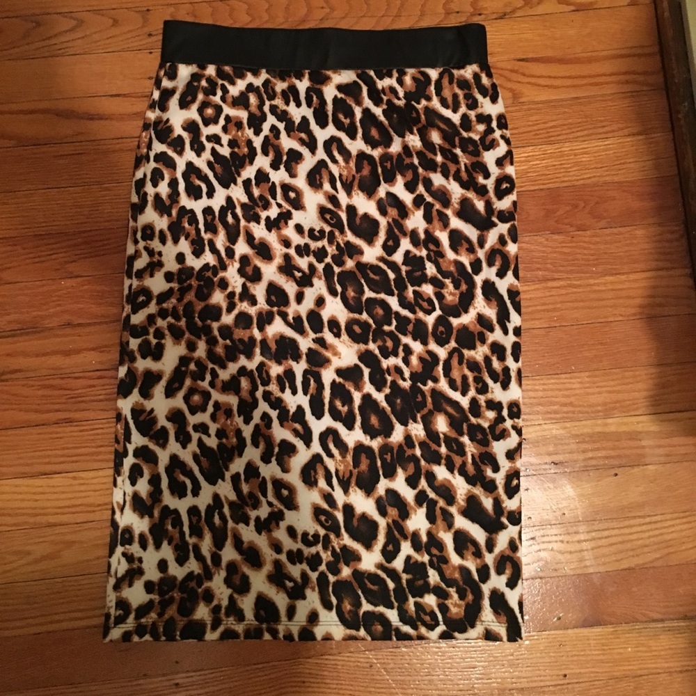 Leopard pencil skirt