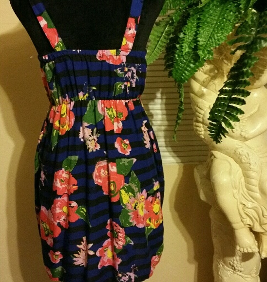 Dress - Picture 2 of 3