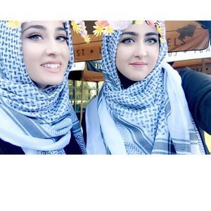 Meet your Posher, Dina