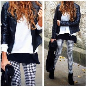 SALE! 📸◽️ Herringbone Infinity Raine Leggings