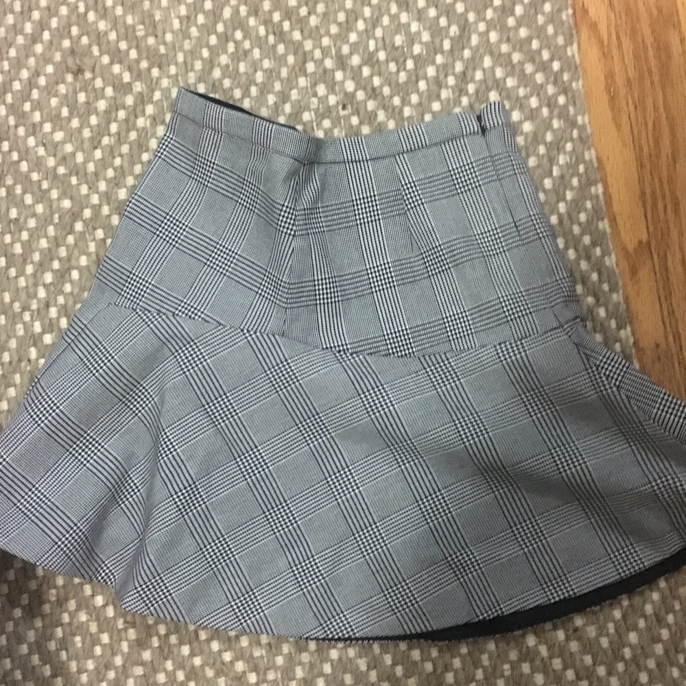 Jcrew houndstooth trumpet mini skirt size 2