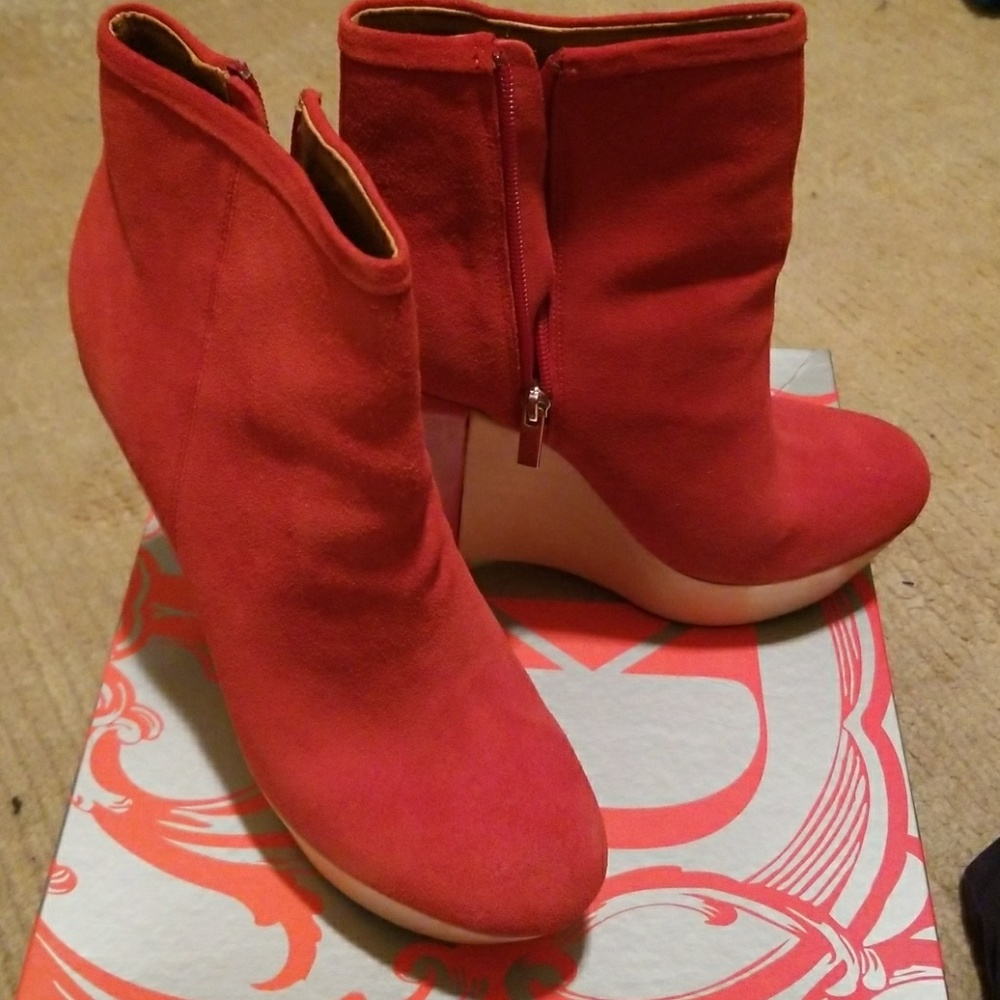 Kelsi dagger acalia  red suede boots