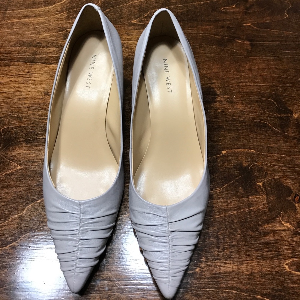 Nine West leather pump