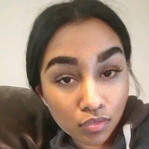 Meet your Posher, Simone