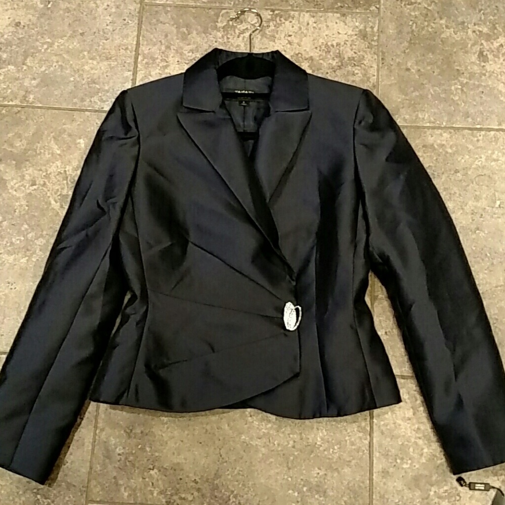 Tahari Arthur Levine Luxe formal jacket, size 6.