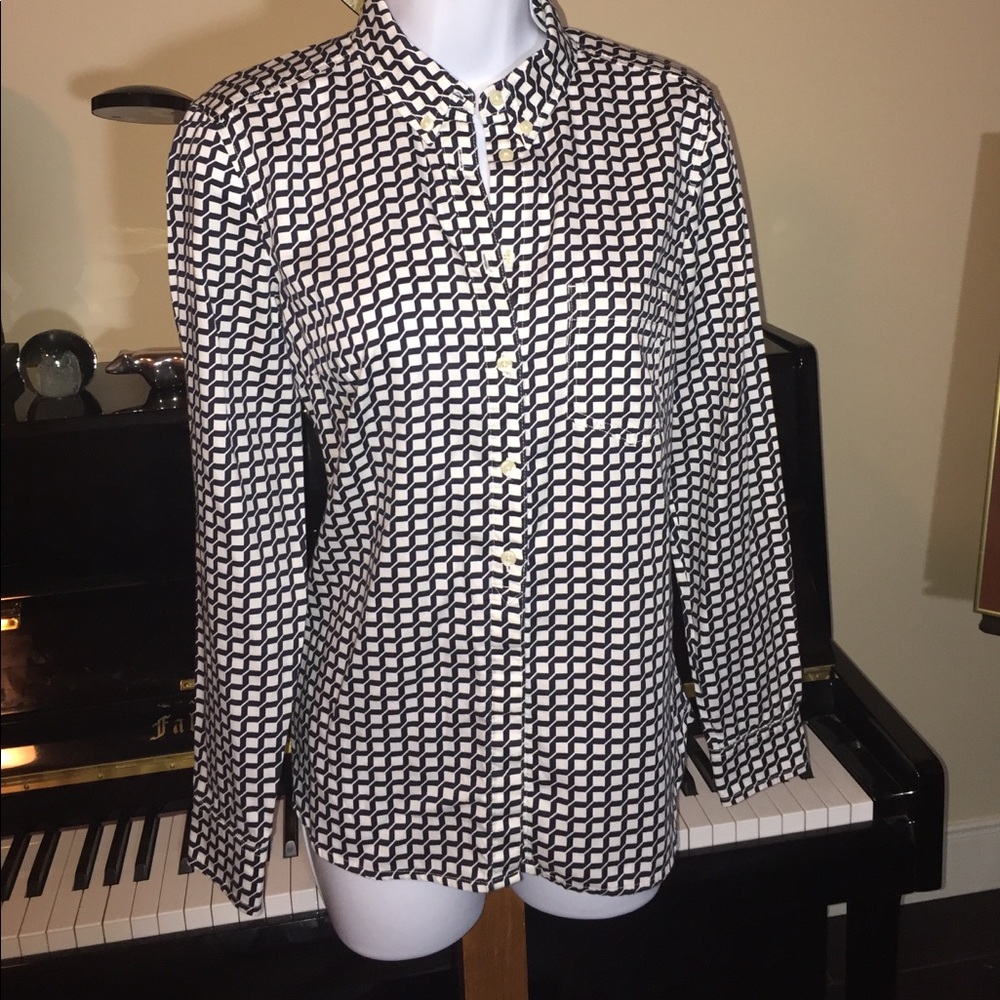 Gap black and white button down size S