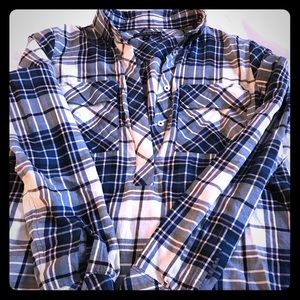 Thin flannel pullover with 5 buttons
