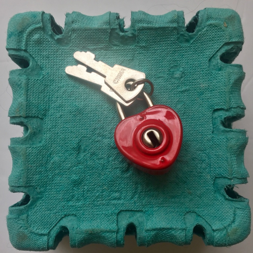 ♥️ Vintage heart metal lock