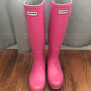 Original Gloss Tall Pink Hunter Boots.