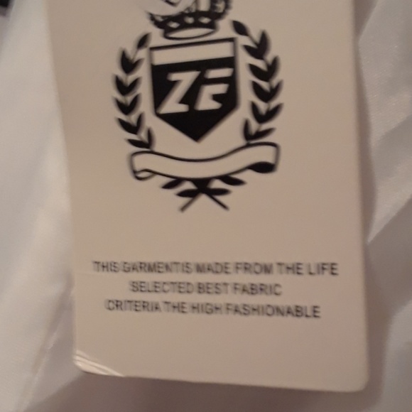 A white suit - Picture 3 of 3