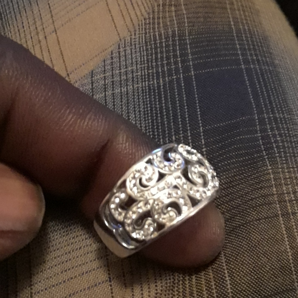 Ladies cubic zirconia dinner ring