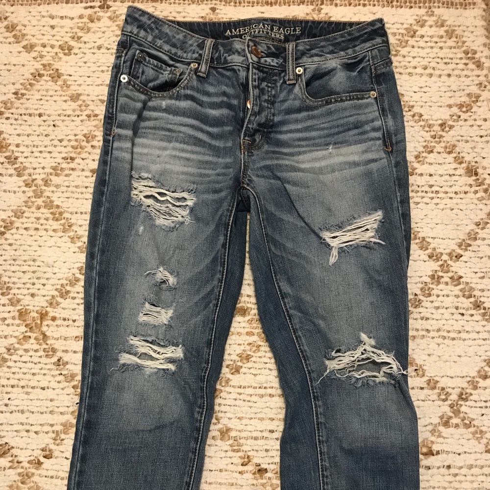 AE Boycrop Boyfriend Jeans.