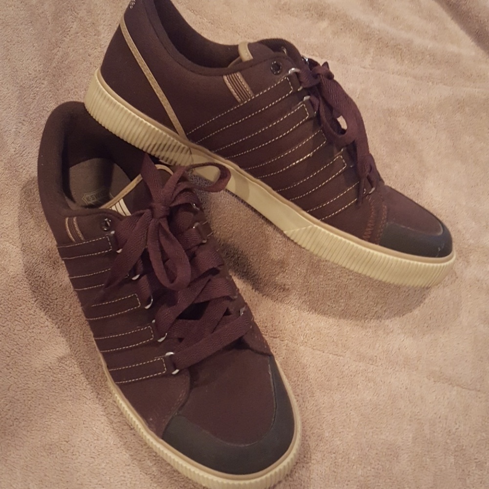 Brown K-Swiss sneakers/athletic shoes