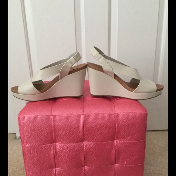 Wedge Platform Sandal - Picture 3 of 8