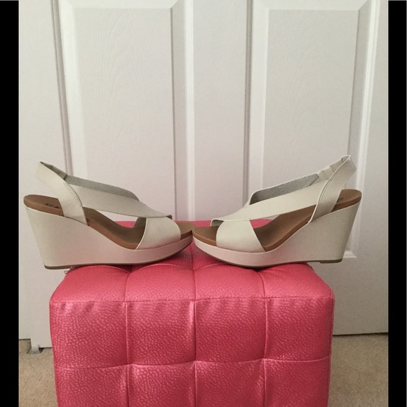 Wedge Platform Sandal - Picture 2 of 8