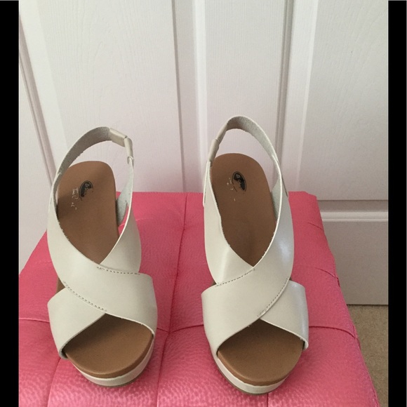 Wedge Platform Sandal - Picture 4 of 8