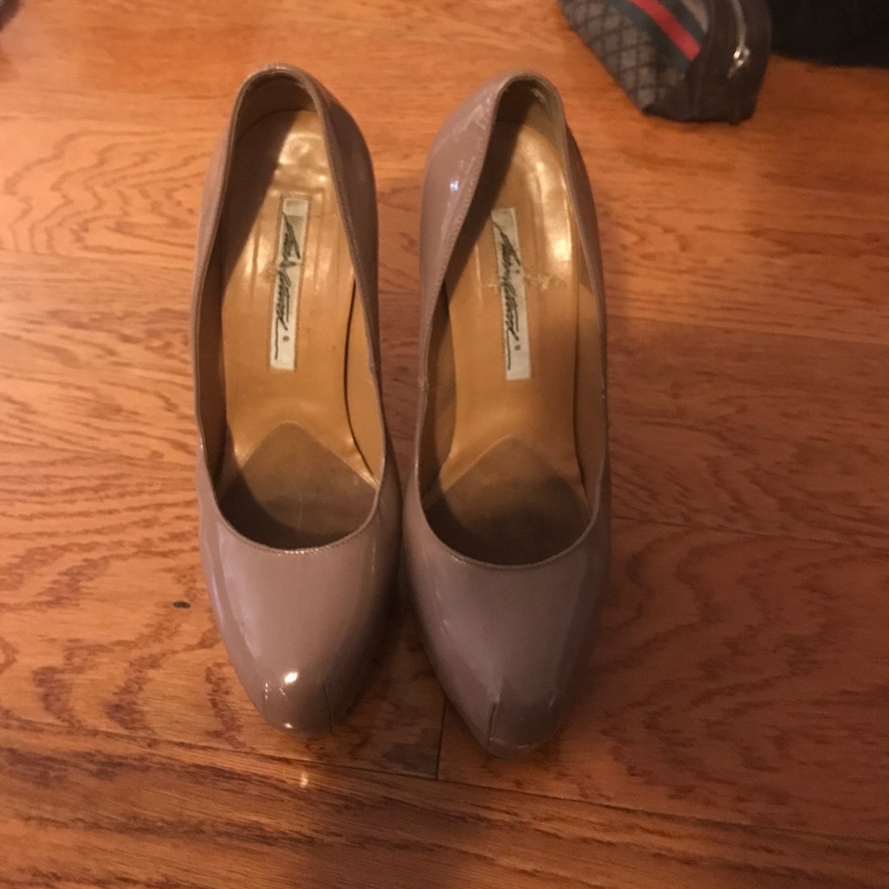 Great nude pumps