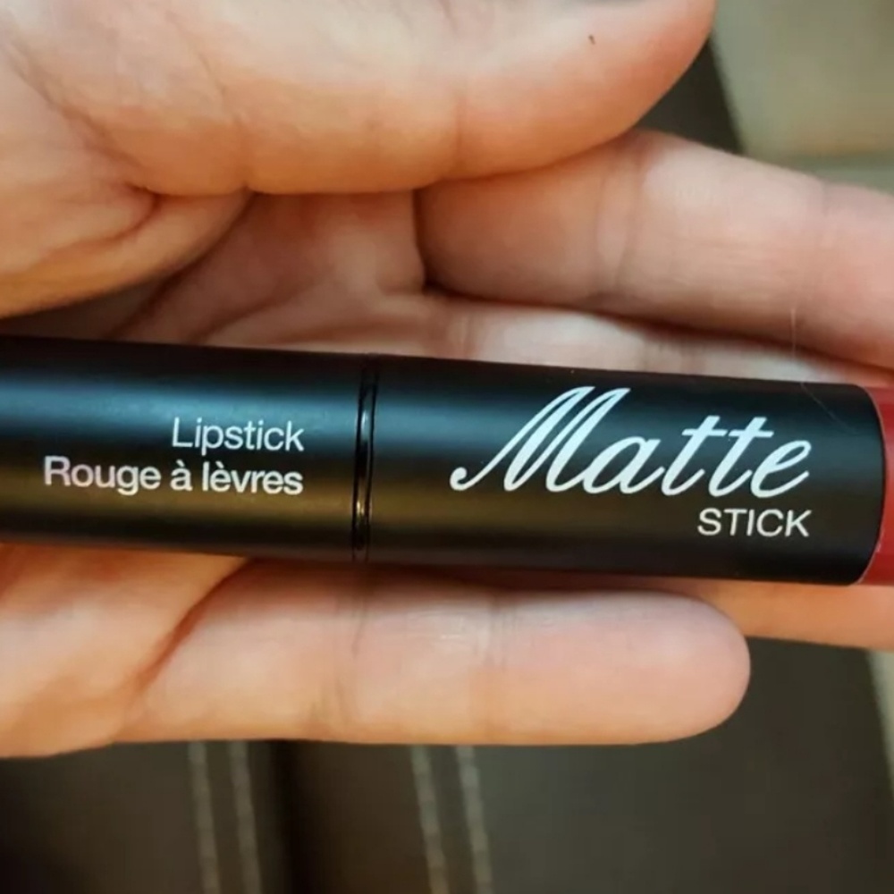 Absolute New York Matte lipstick