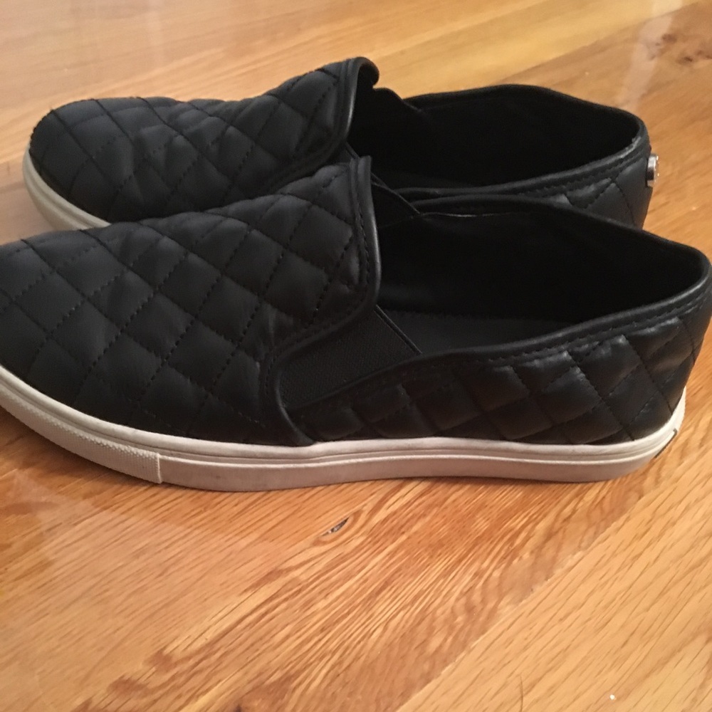 Steve Madden size 7.5 slip on black sneaker