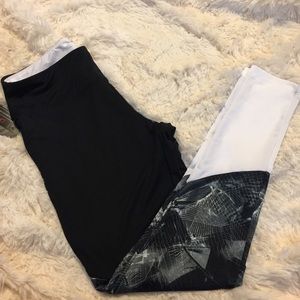 Bally total fitness black and white leggings