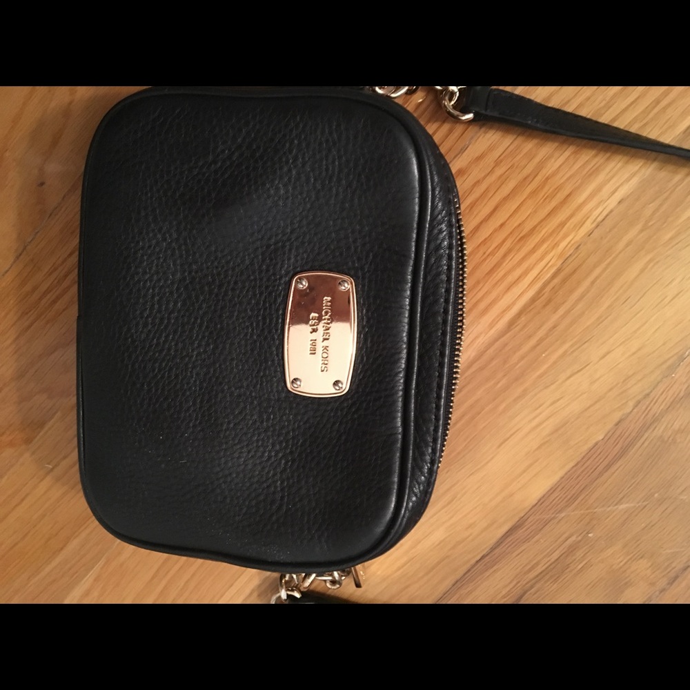 Black leather Michael Kors cross-body