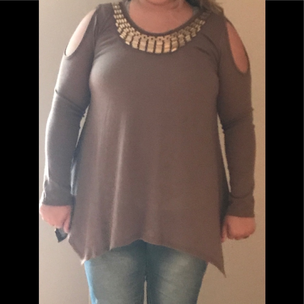 Cold Shoulder Knit Top - Picture 2 of 3