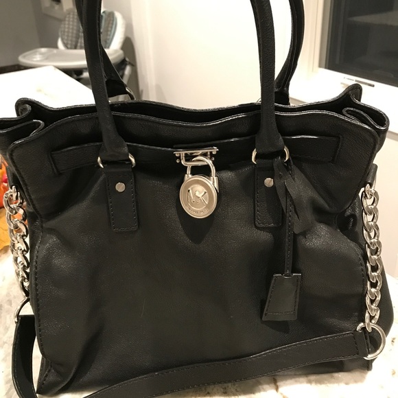Michael Kors Handbags - Authentic Michael kors Hamilton tote