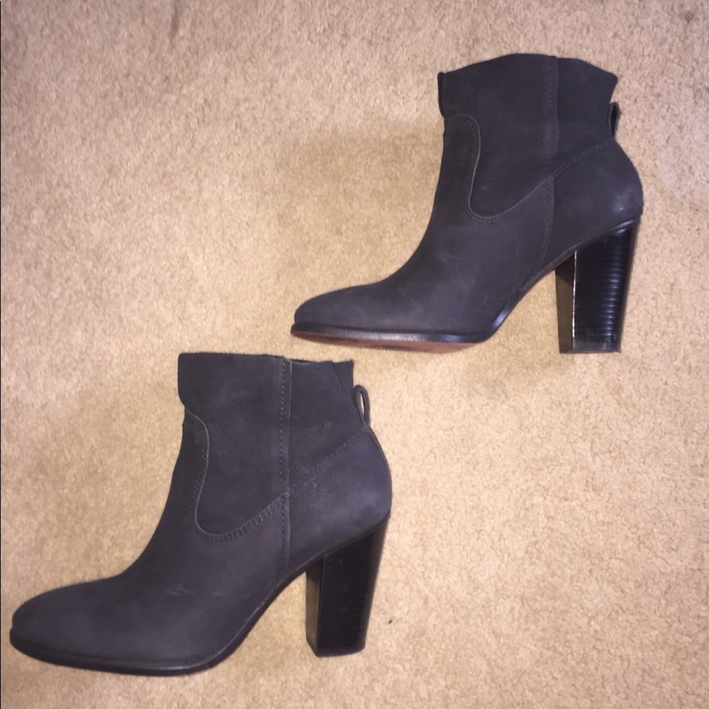 Vince Camuto Feina Bootie sz 7