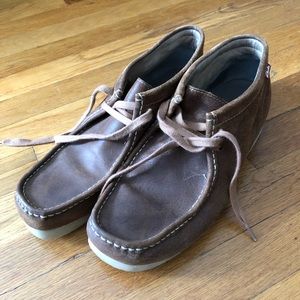 Men’s 9 brown leather clarks chuckas