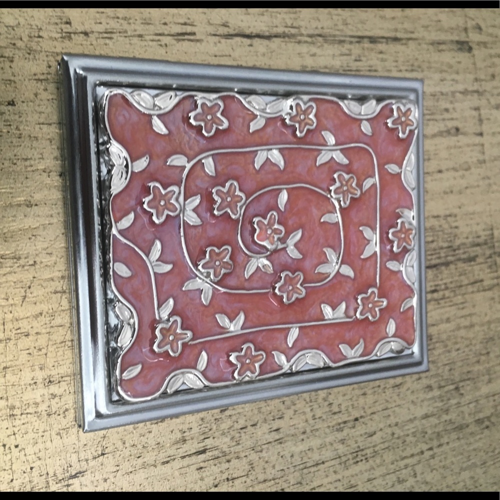 Compact With Mirrors - image 1