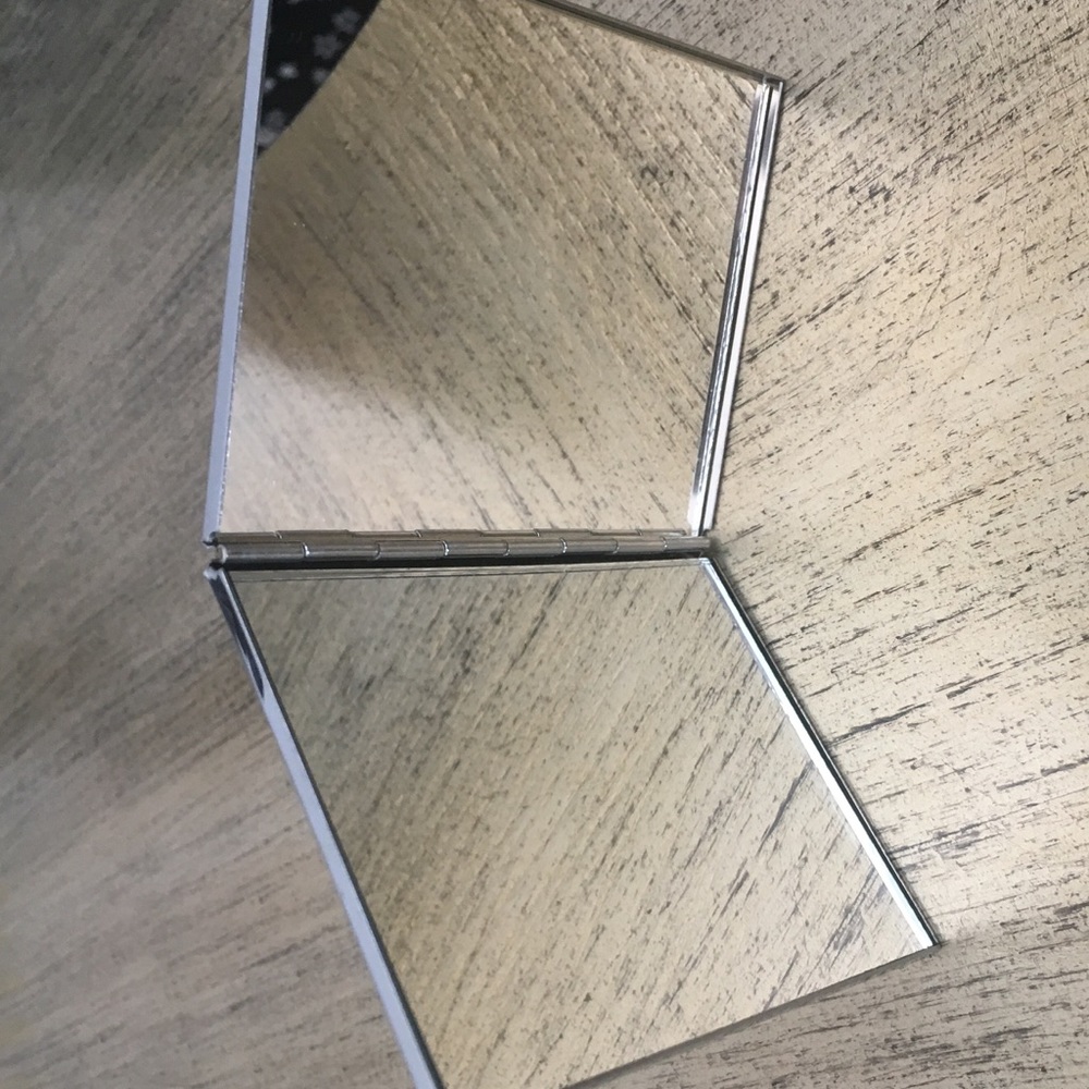 Compact With Mirrors - image 2