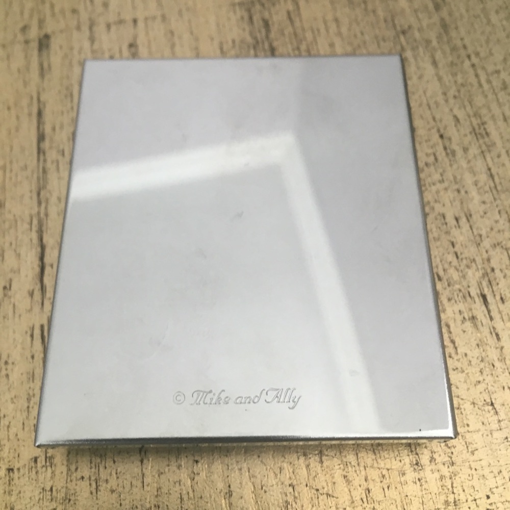 Compact With Mirrors - image 3