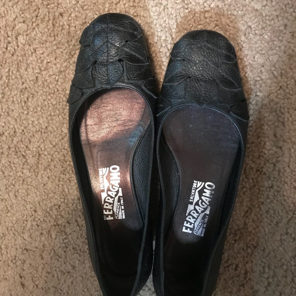 Beautiful flowery ferragamo flats black 8