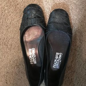 Beautiful flowery ferragamo flats black 8