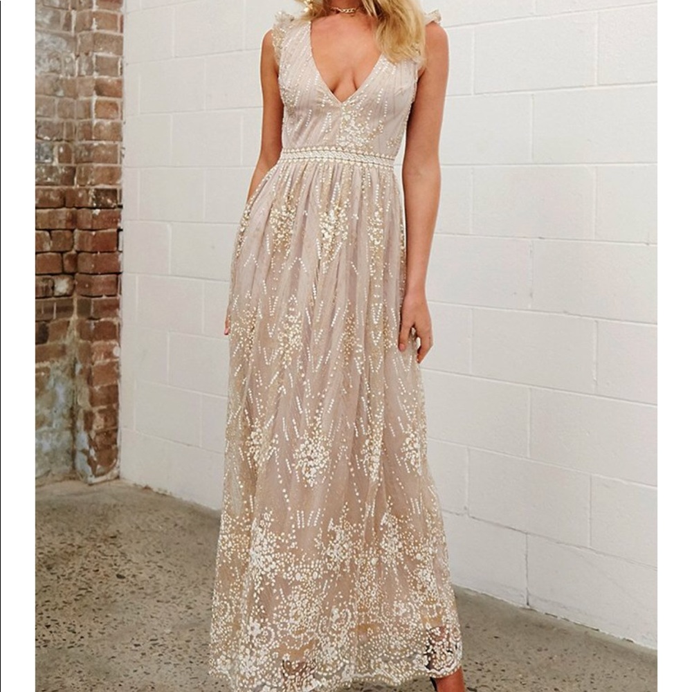 Golden dress - Picture 2 of 2