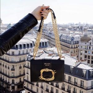 Meet your Posher, Hera