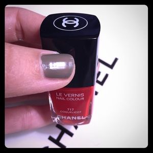 CHANEL 717 Coquelicot polish