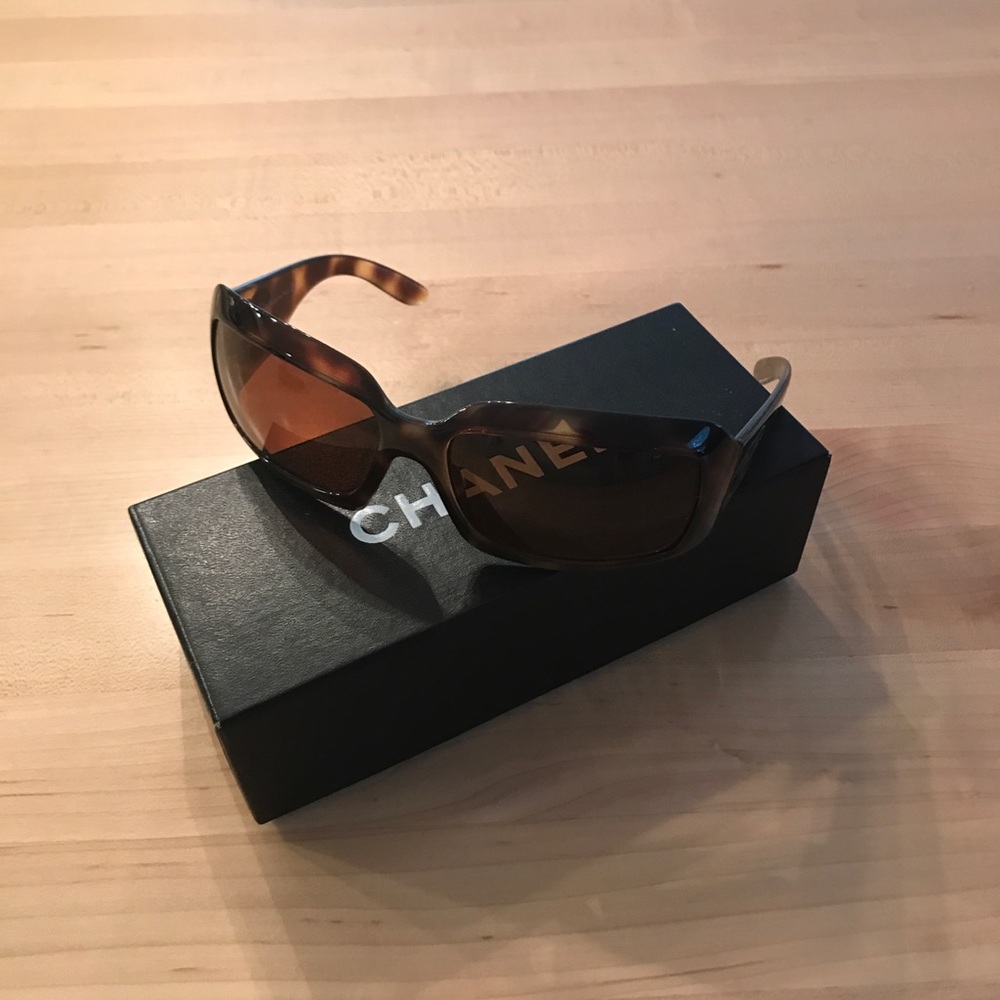 Chanel ladies sunglasses