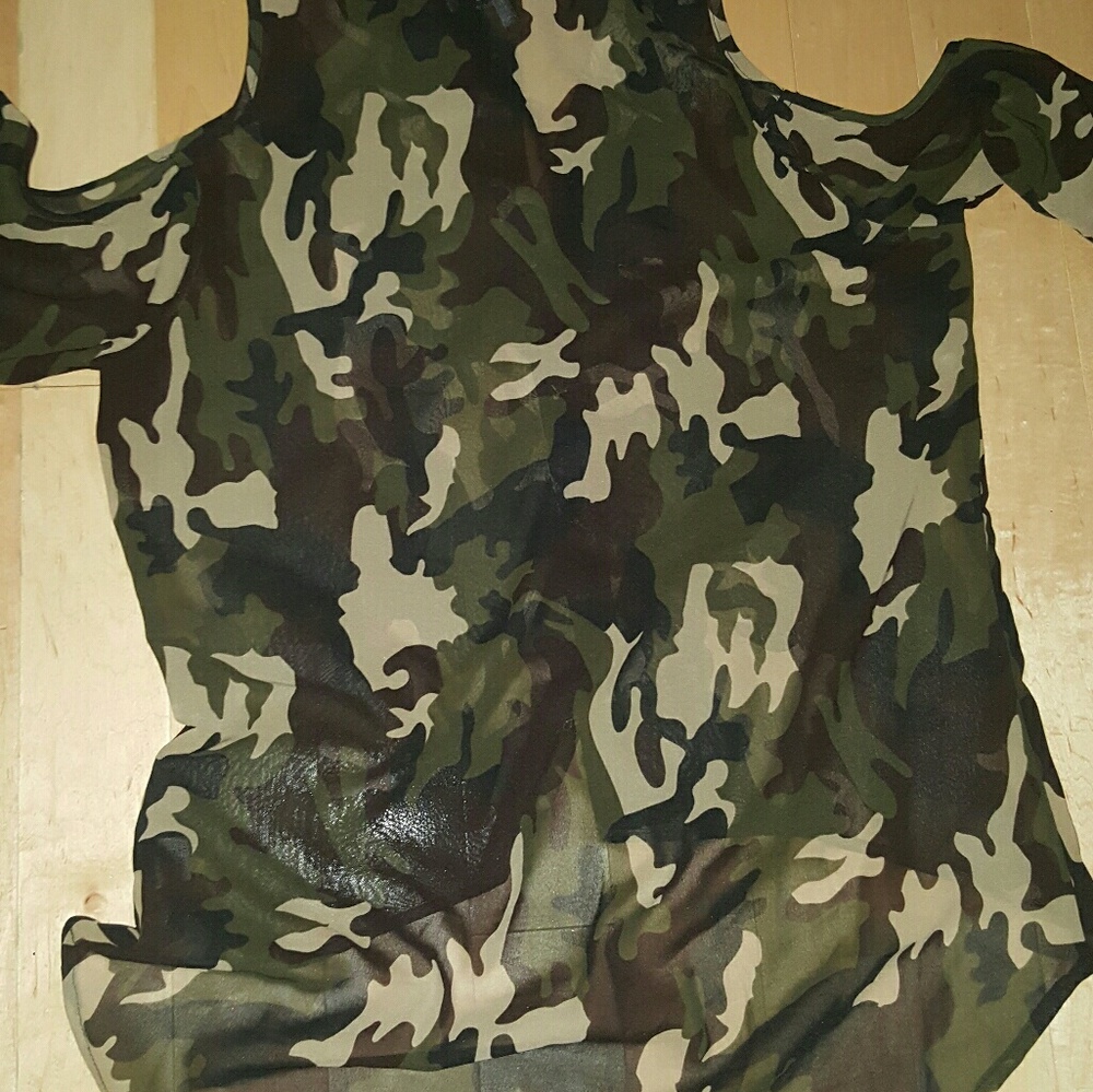 ********** cold shoulder shirt  camo. NWOT