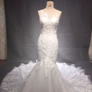 Sleeveless lace mermaid wedding dress